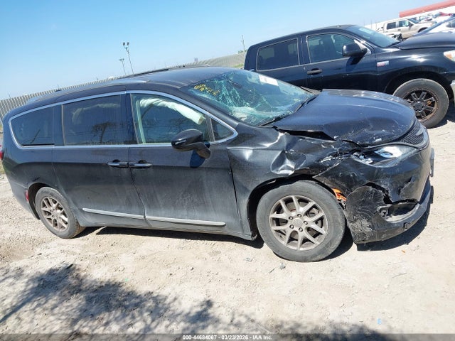 Chrysler Pacifica Touring L
