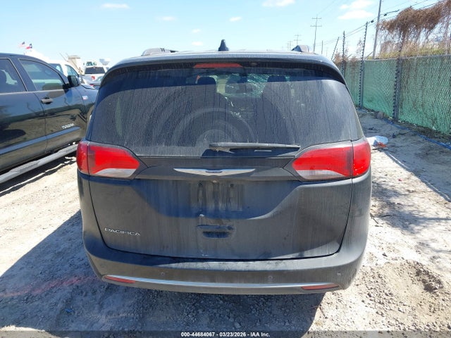 Chrysler Pacifica Touring L