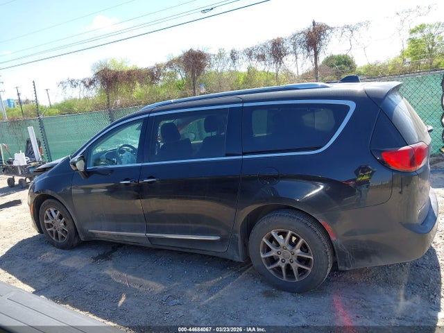 Chrysler Pacifica Touring L