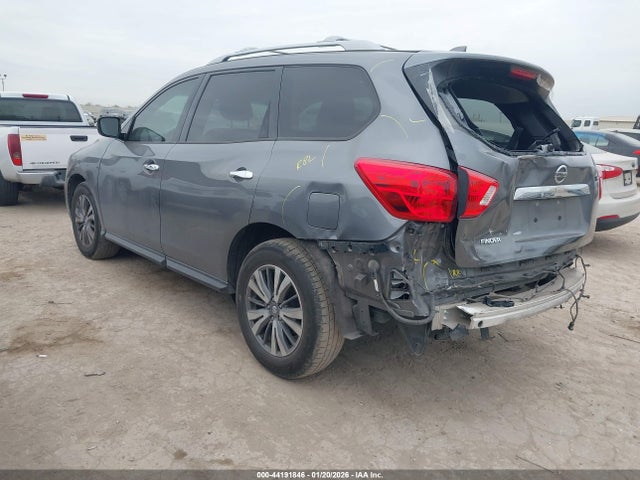Nissan Pathfinder S