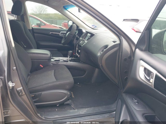 Nissan Pathfinder S