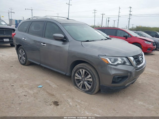 Salvage Nissan Pathfinder Image