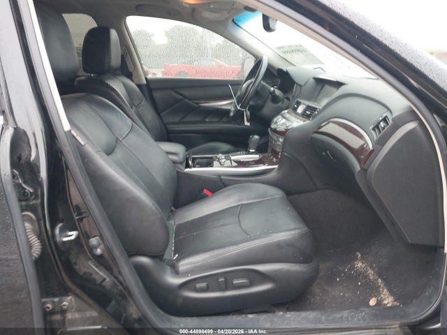INFINITI Q70 3.7