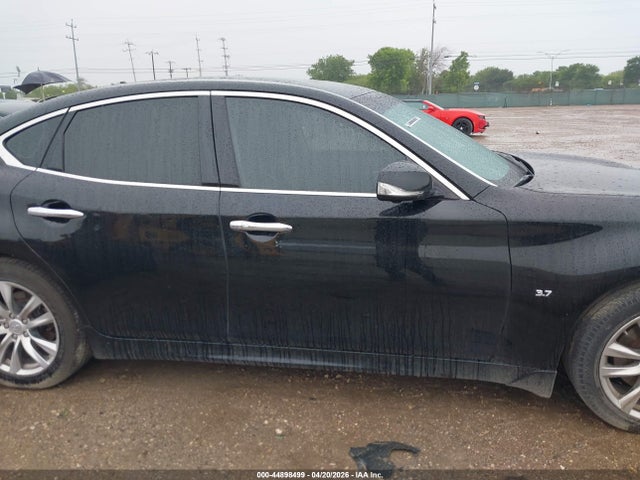INFINITI Q70 3.7