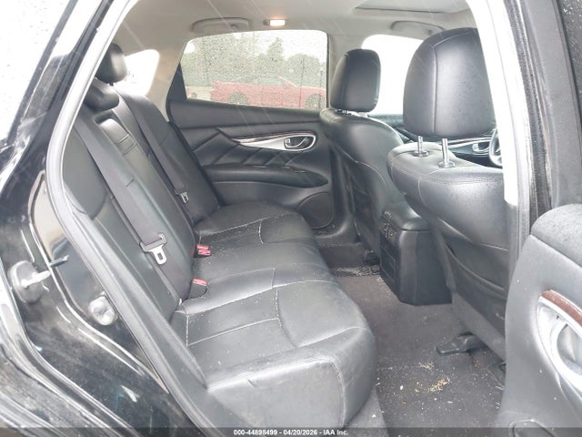 INFINITI Q70 3.7