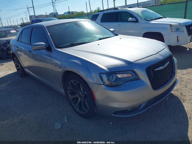 Salvage Chrysler 300 Image