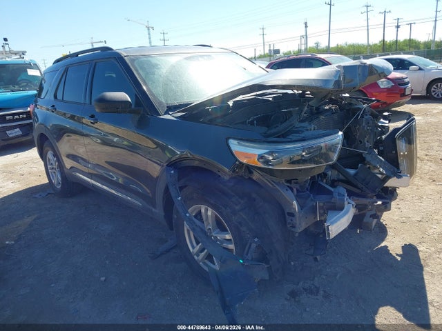 Salvage Ford Explorer Image