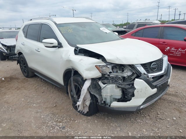 Salvage Nissan Rogue Image