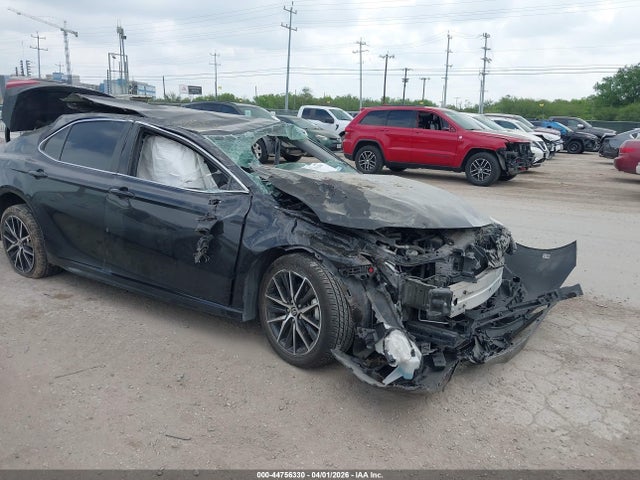 Salvage Toyota Camry Image