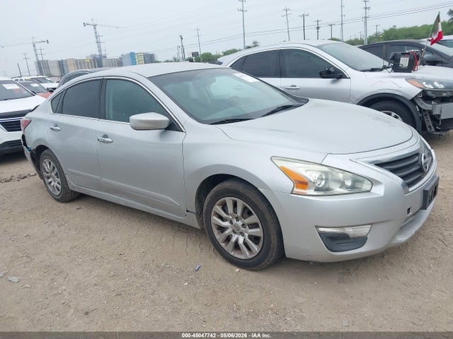 Salvage Nissan Altima Image