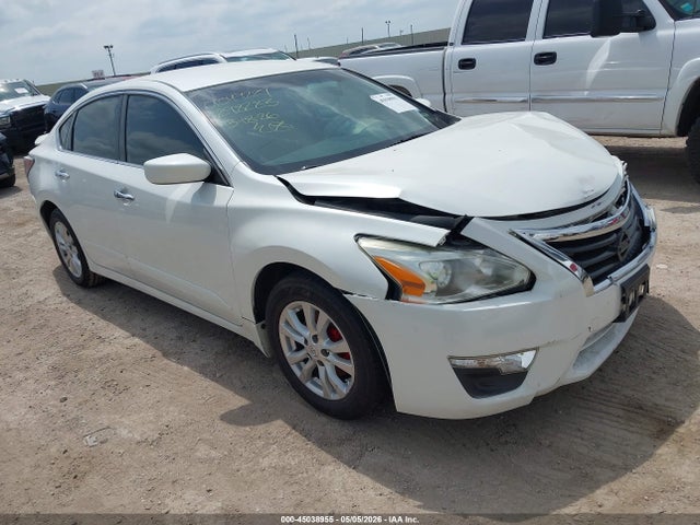 Salvage Nissan Altima Image