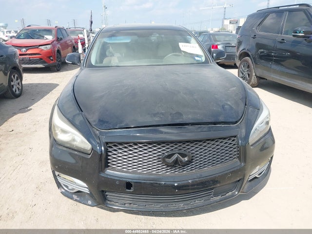 INFINITI Q70L 3.7