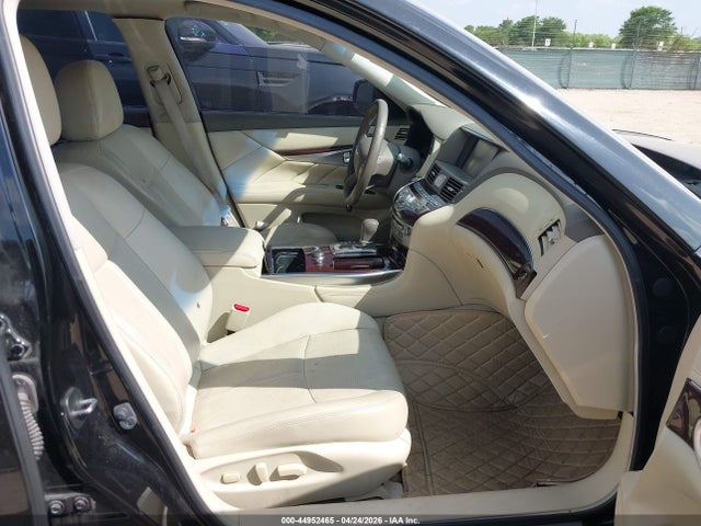 INFINITI Q70L 3.7