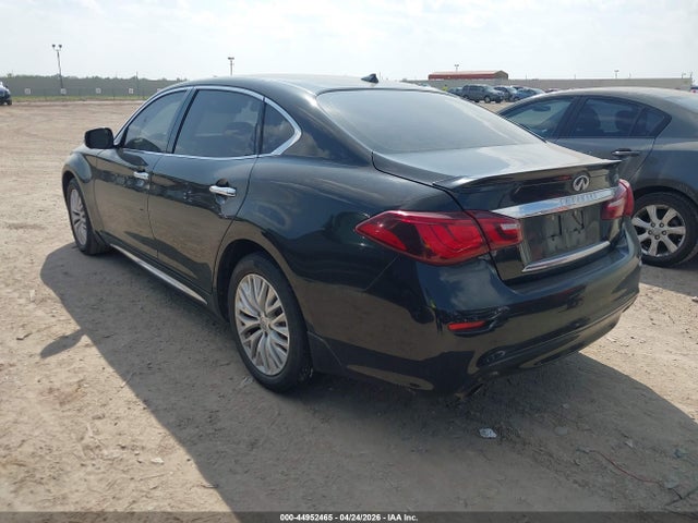 INFINITI Q70L 3.7