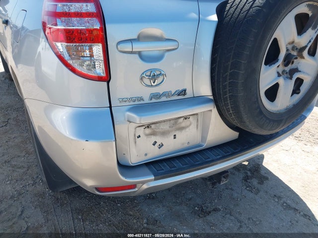 Toyota RAV4 Base V6