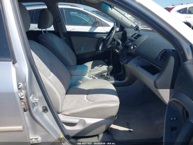 Toyota RAV4 Base V6