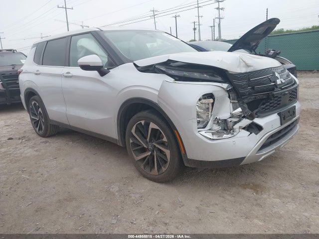 Salvage Mitsubishi Outlander Image