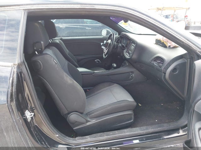 Dodge Challenger Sxt