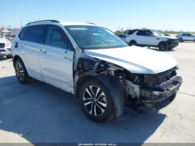 Salvage Volkswagen Tiguan Image
