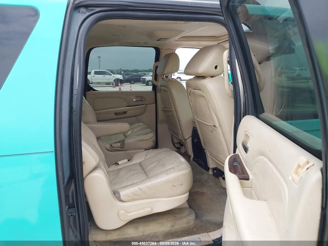 Cadillac Escalade Standard