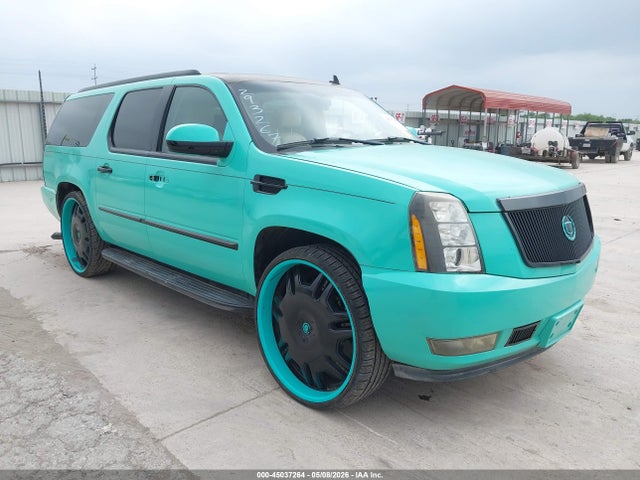 Salvage Cadillac Escalade Image