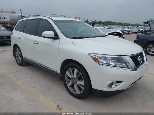 Salvage Nissan Pathfinder Image