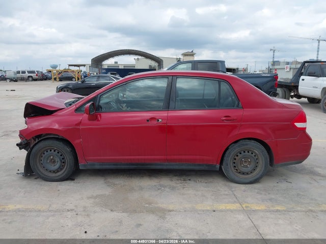 Nissan Versa 1.8s