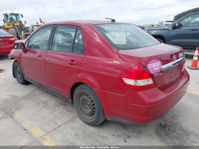 Nissan Versa 1.8s