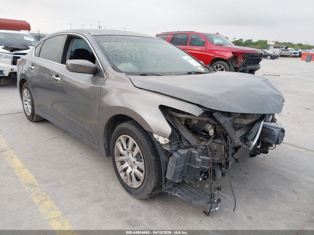 Salvage Nissan Altima Image