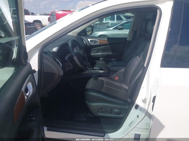 Nissan Pathfinder Platinum