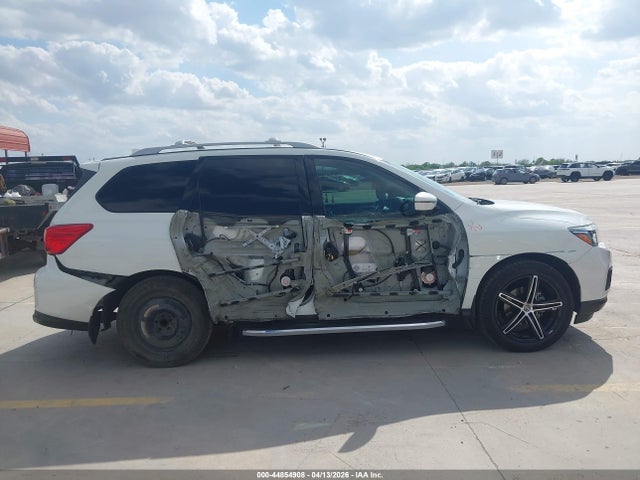 Nissan Pathfinder Platinum