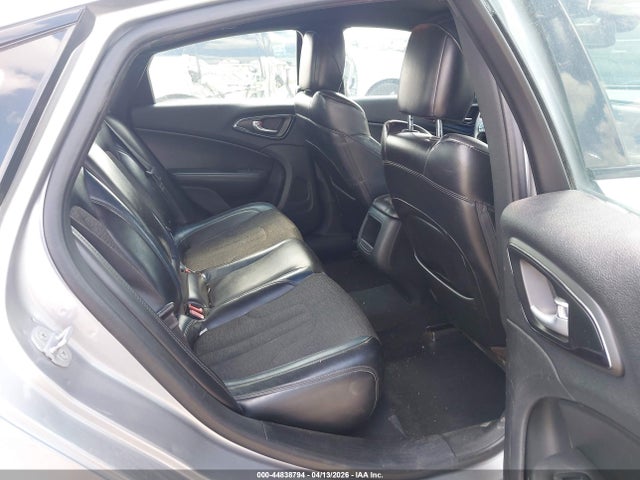 Chrysler 200 S