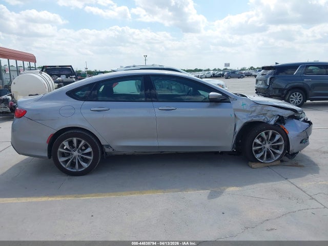 Chrysler 200 S