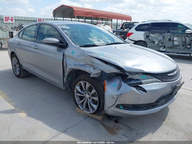 Salvage Chrysler 200 Image