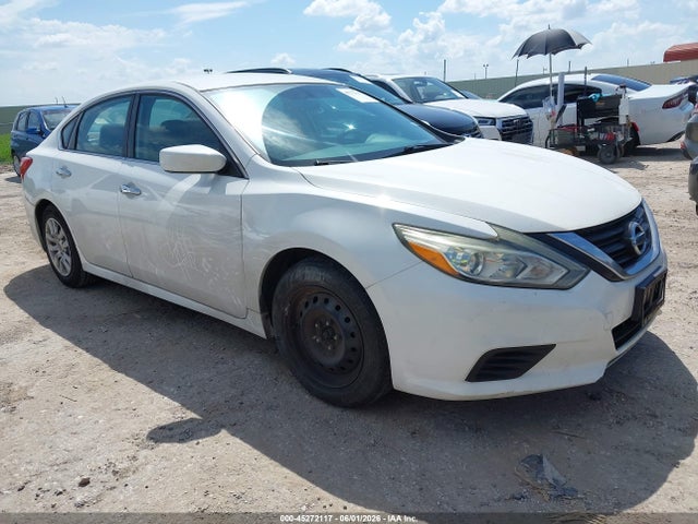Salvage Nissan Altima Image