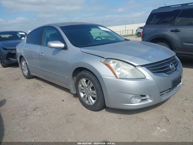 Salvage Nissan Altima Image