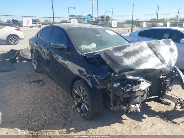 Salvage Chrysler 200 Image