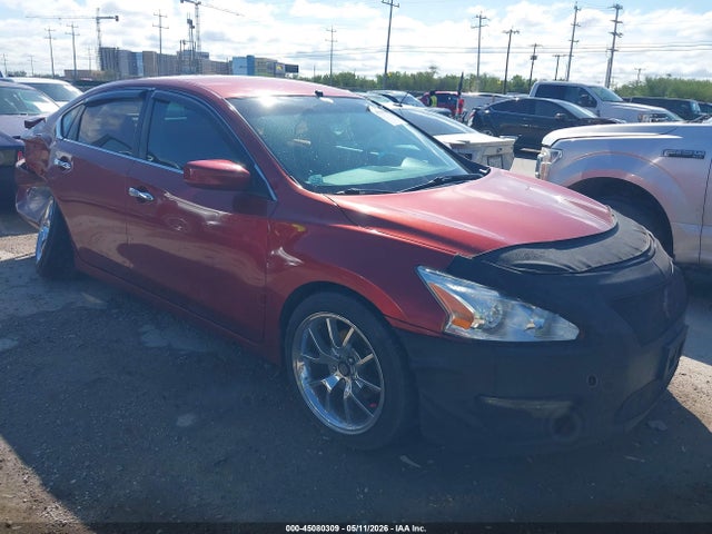 Salvage Nissan Altima Image