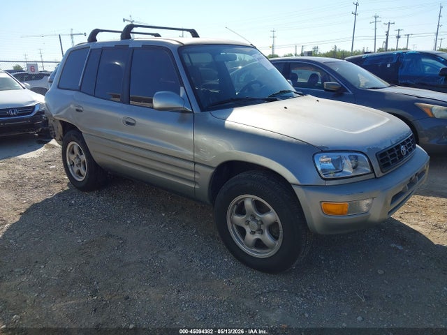 Salvage Toyota RAV4 Image