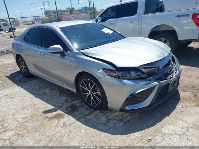 Salvage Toyota Camry Image
