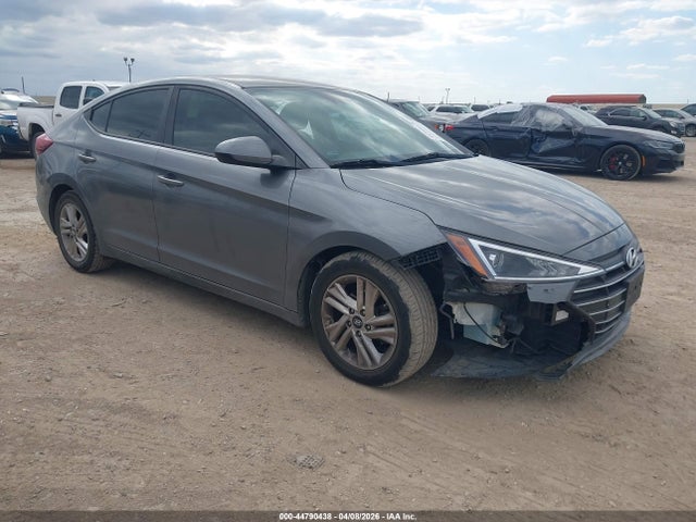 Salvage Hyundai ELANTRA Image