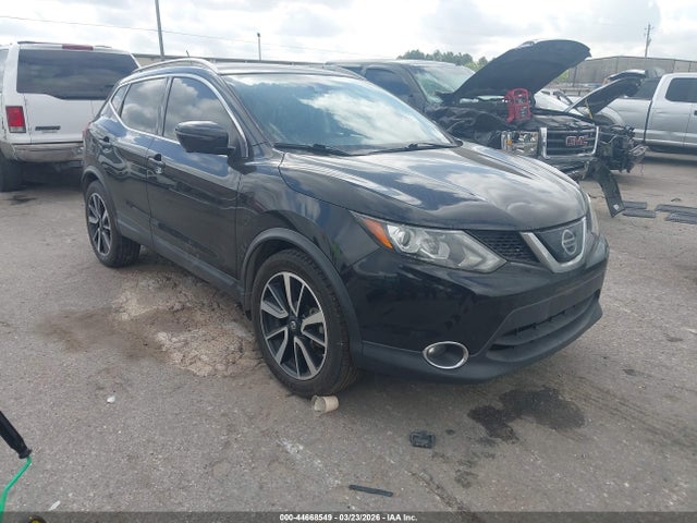 Salvage Nissan Rogue Image
