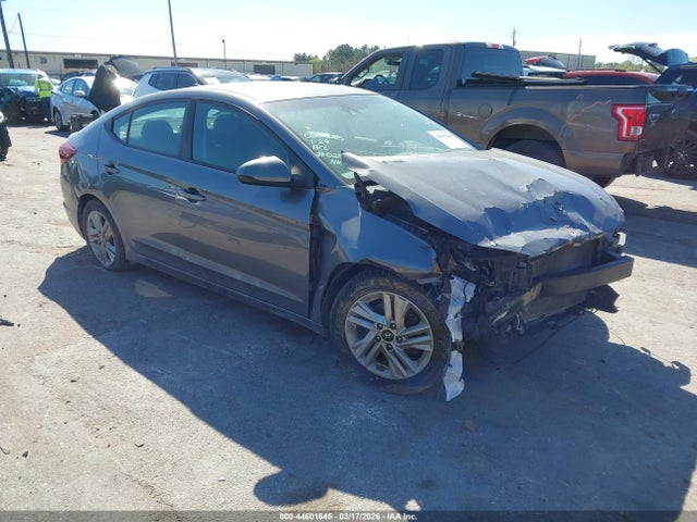 Salvage Hyundai ELANTRA Image