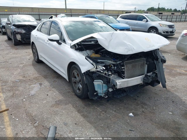 Salvage Kia K5 Image