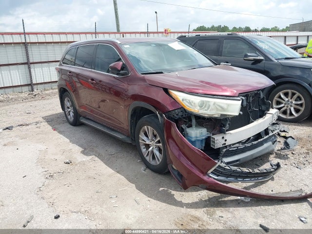 Salvage Toyota Highlander Image