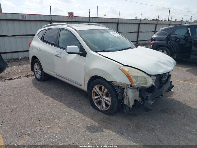 Salvage Nissan Rogue Image