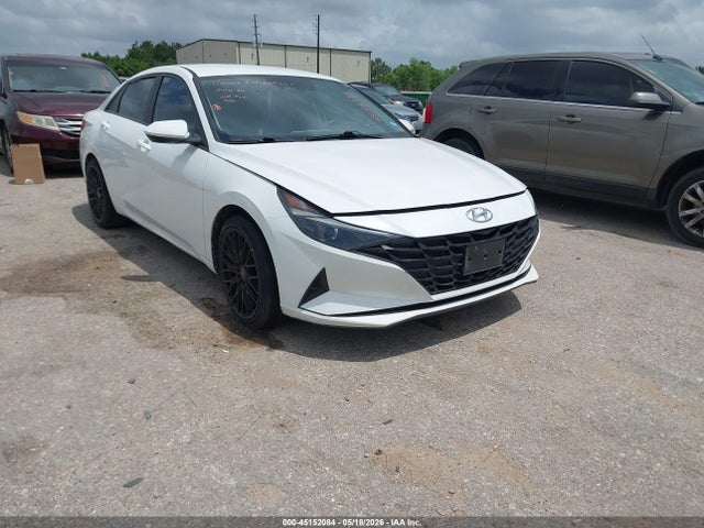 Salvage Hyundai ELANTRA Image