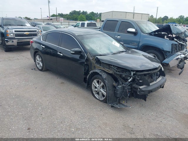 Salvage Nissan Altima Image