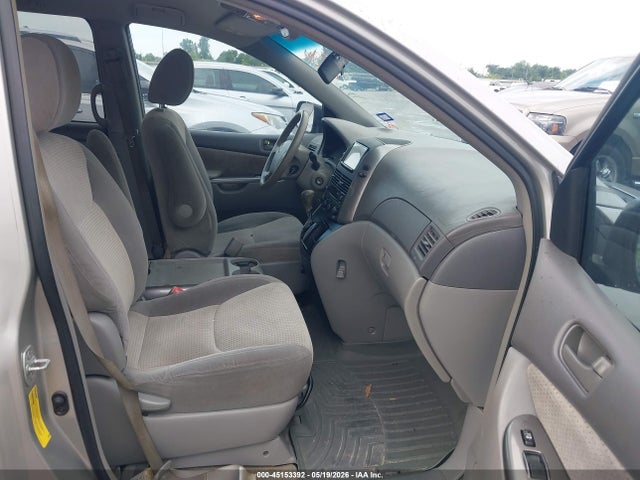 Toyota Sienna Le