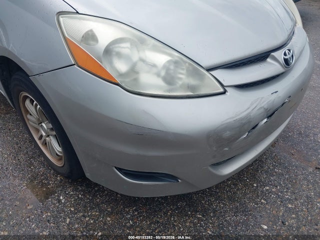Toyota Sienna Le
